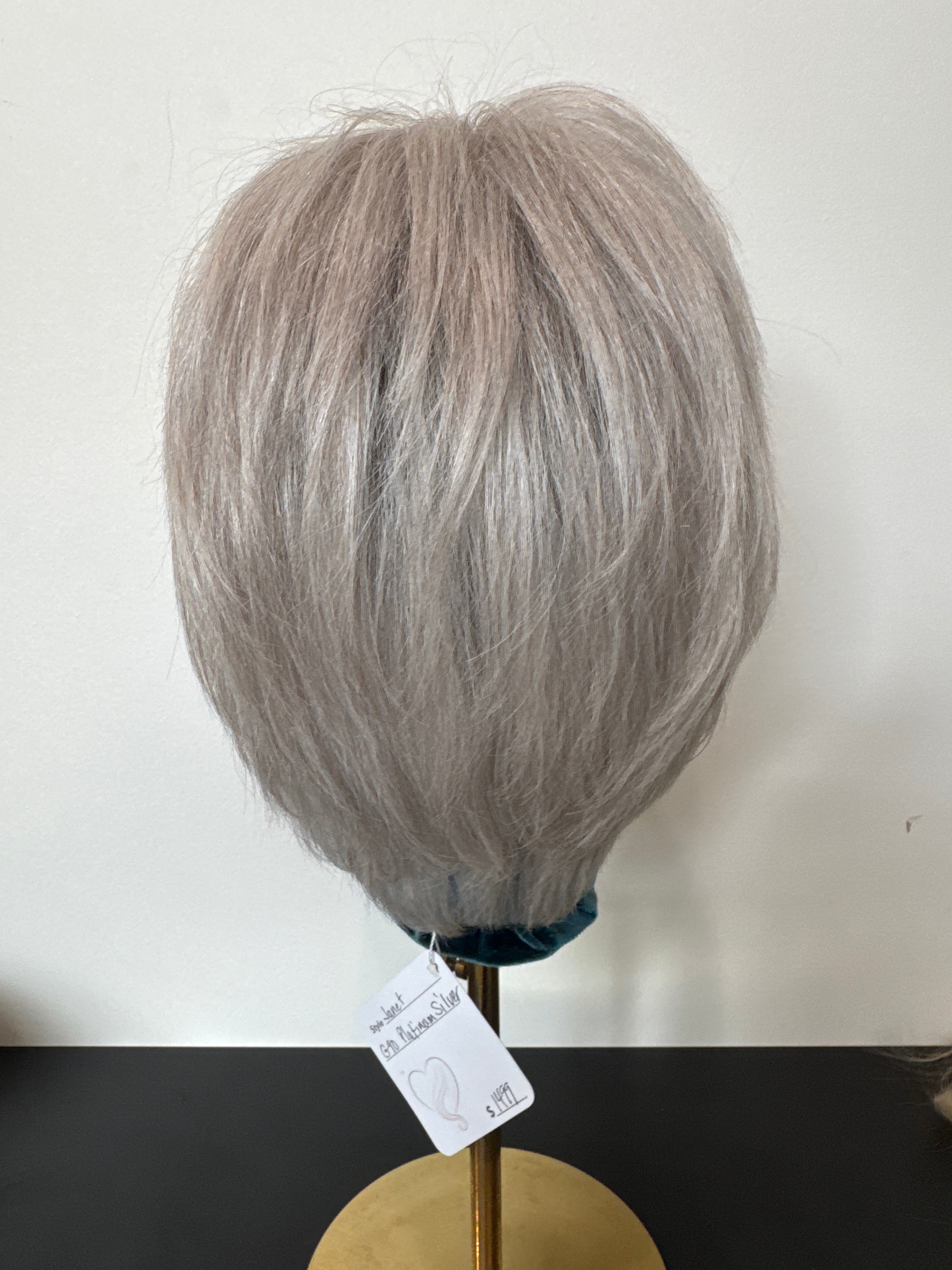 JANET SHORT LACE FRONT WIG Platinum Silver G90