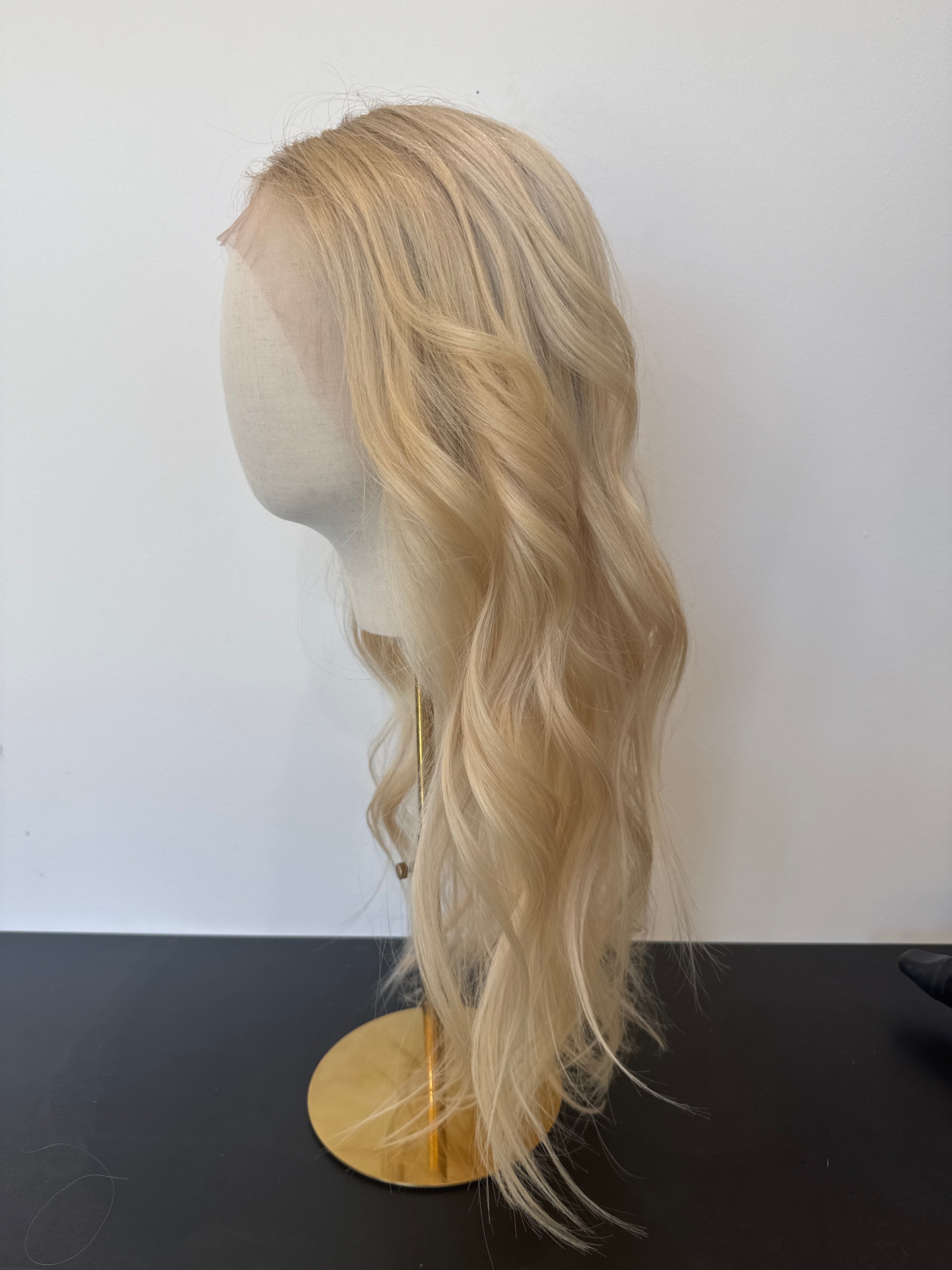 20" WHITE BLONDE W/ROOTS LACE FRONT WIG MEDIUM