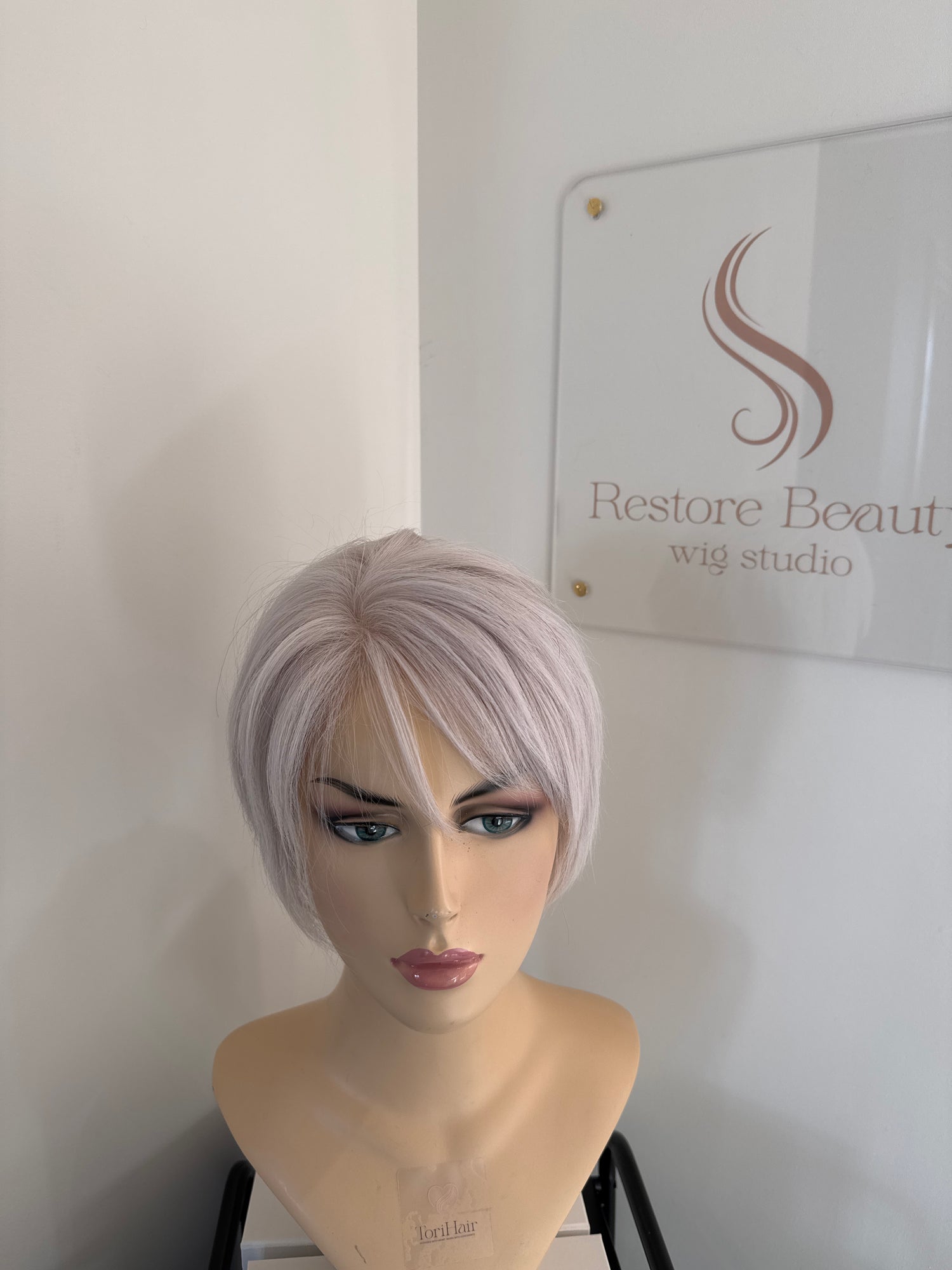 SHORT WHITE GREY LACE FRONT WIG