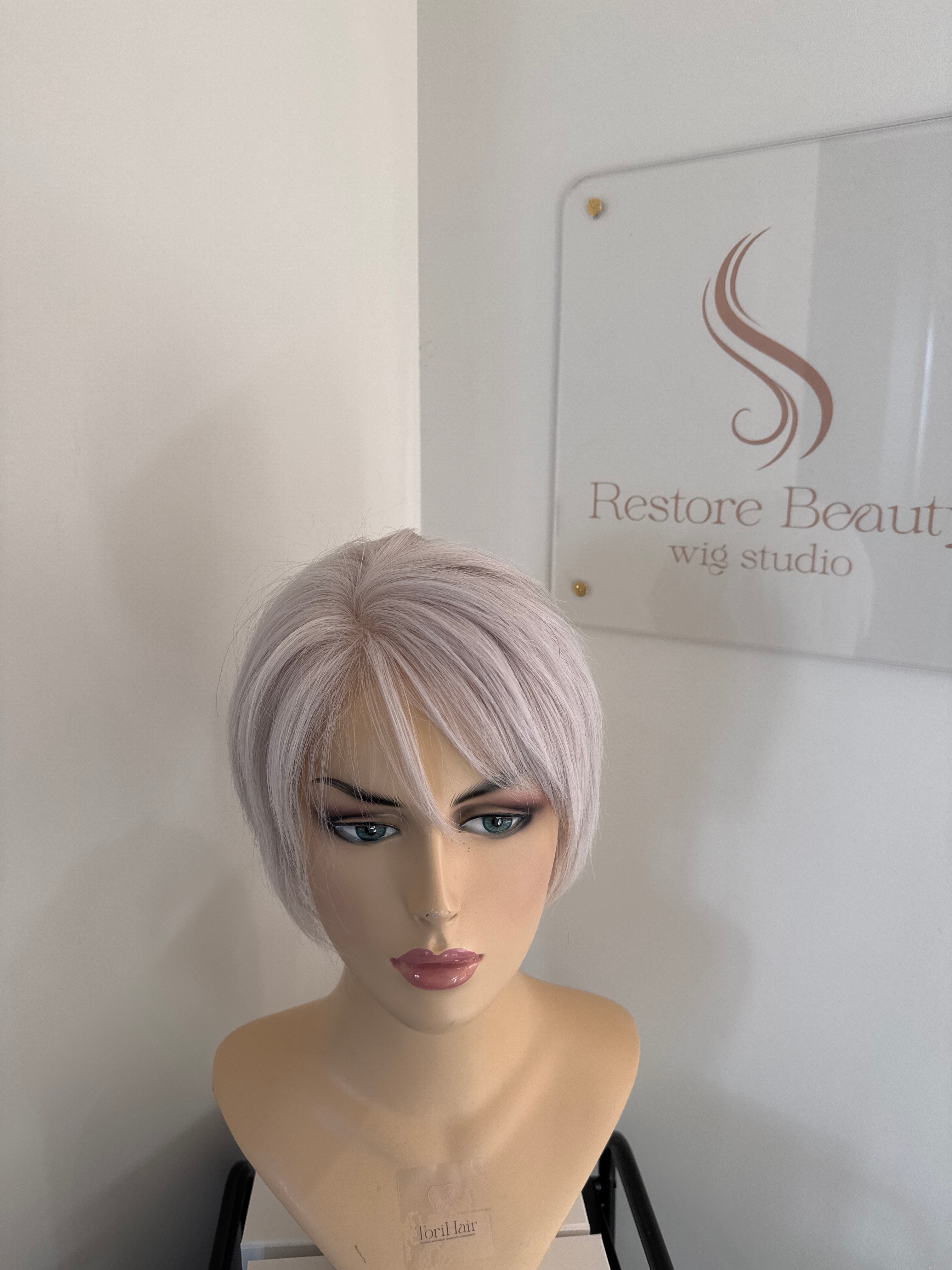 SHORT WHITE GREY LACE FRONT WIG
