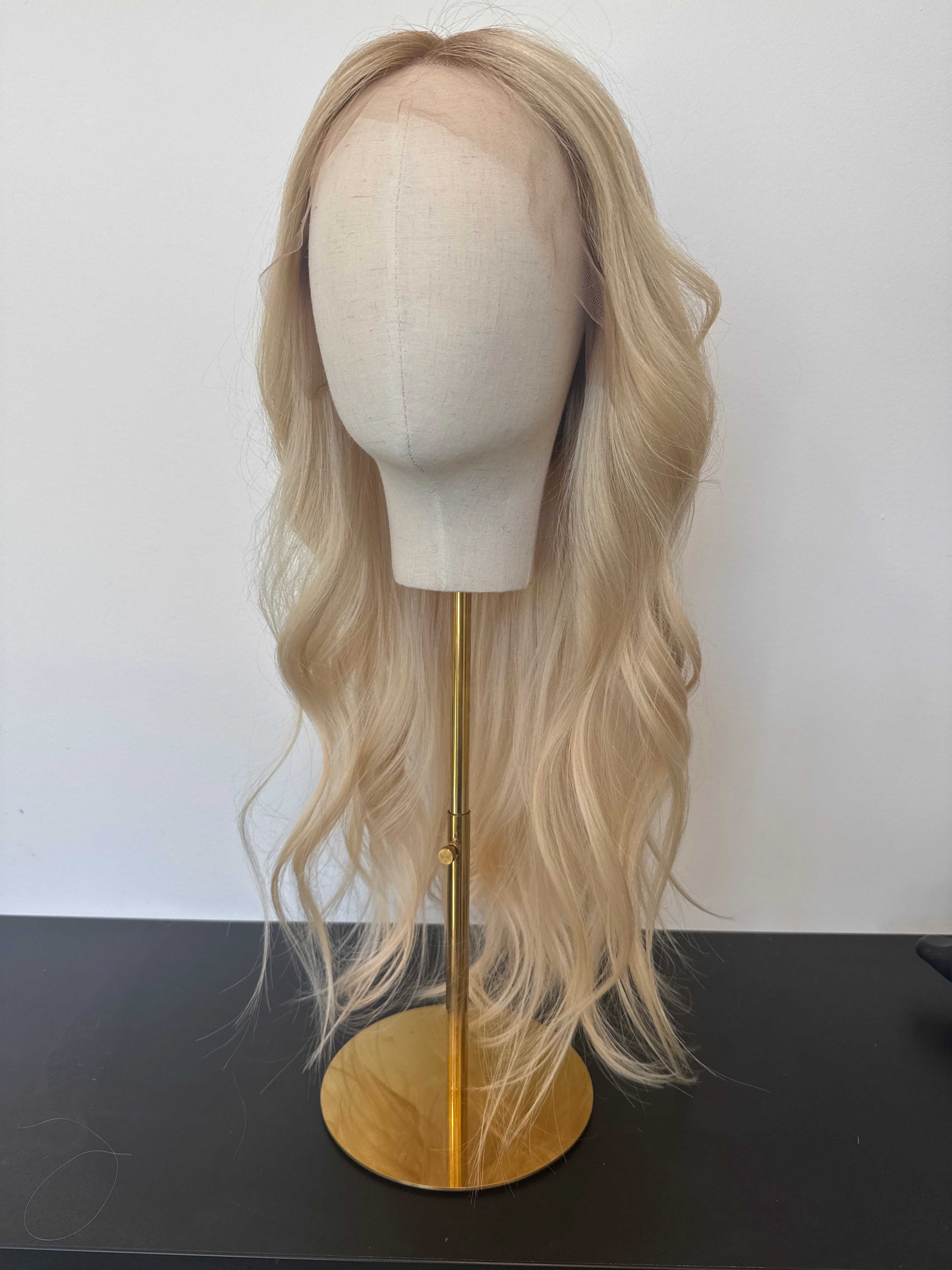 20" WHITE BLONDE W/ROOTS LACE FRONT WIG MEDIUM