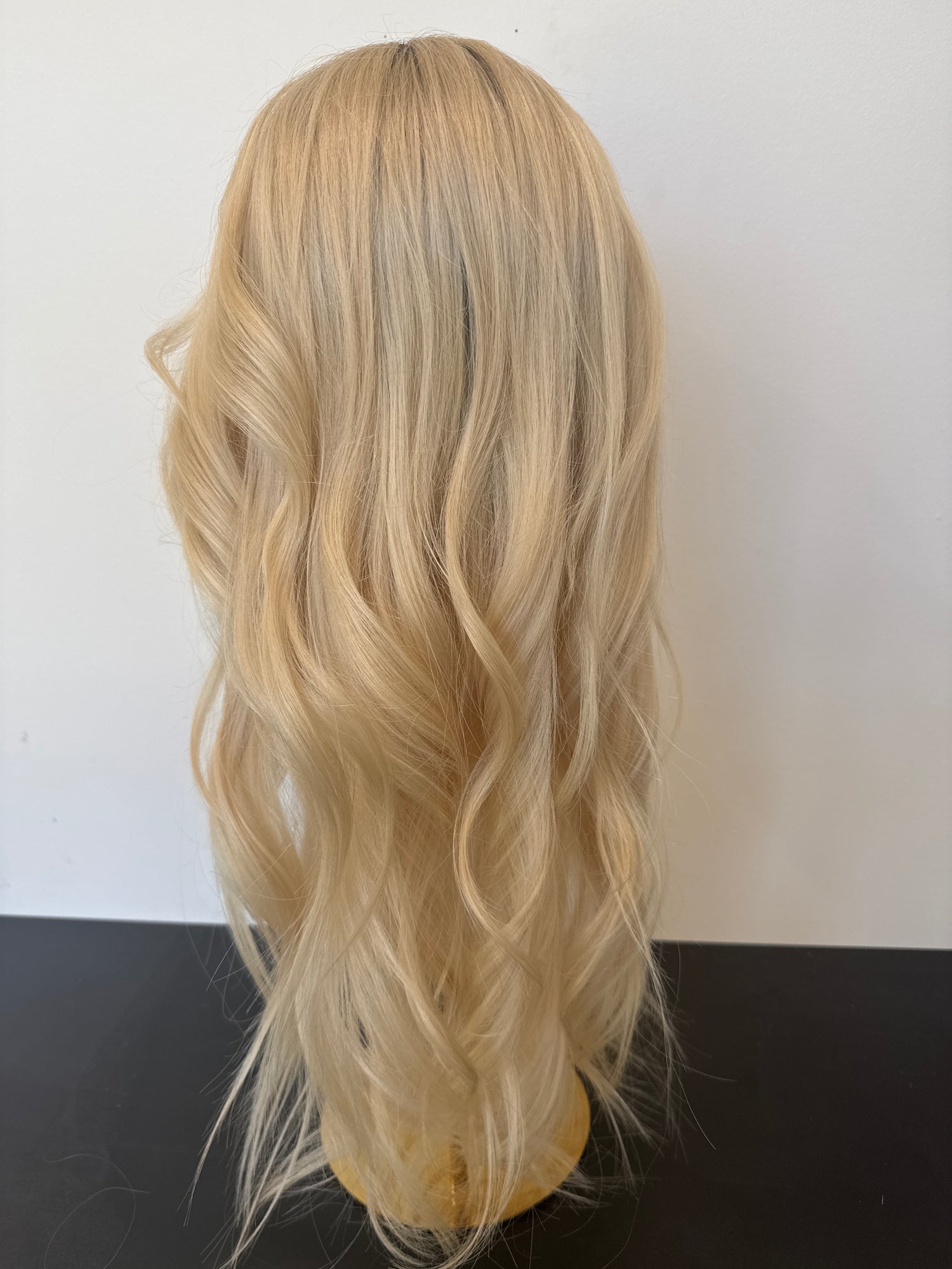 20" WHITE BLONDE W/ROOTS LACE FRONT WIG MEDIUM