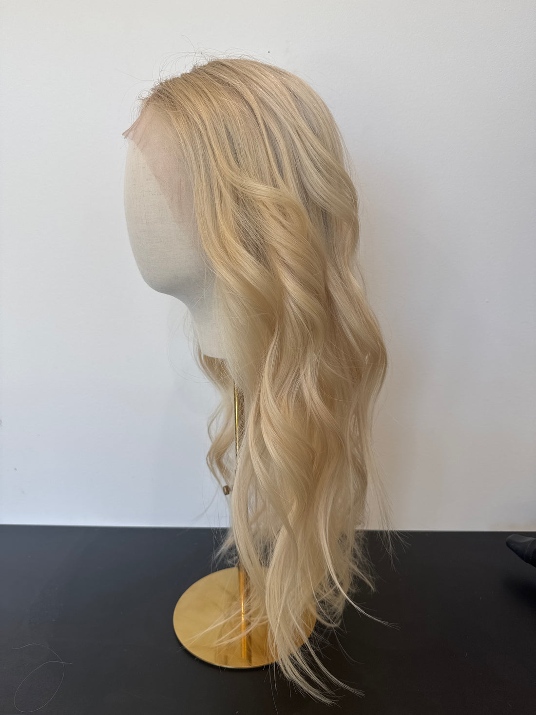 20" WHITE BLONDE W/ROOTS LACE FRONT WIG MEDIUM